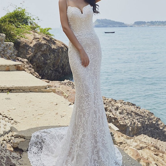 Chic Nostalgia “Lennox” Wedding Gown - Picture 2 of 12